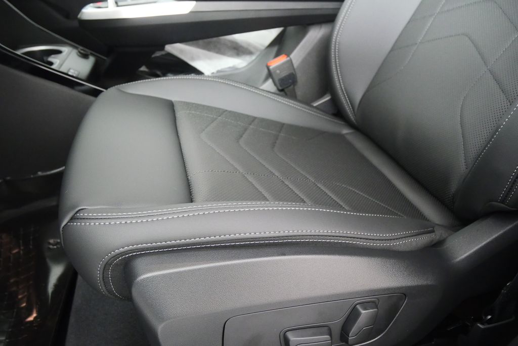 2025 BMW X1 xDrive28i 9