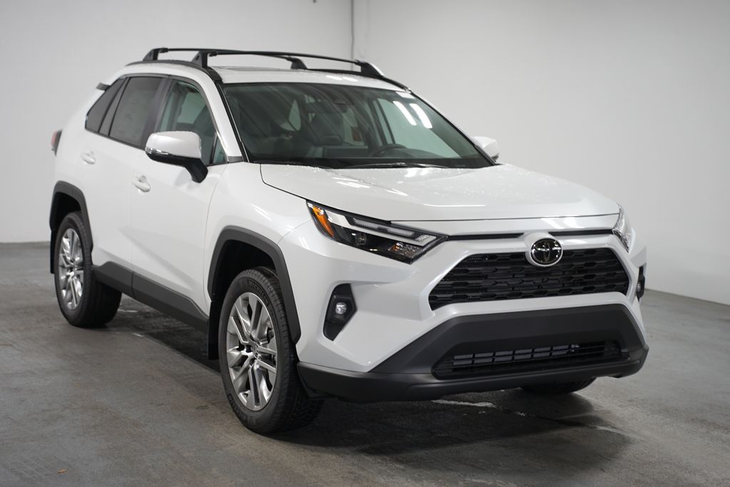2025 Toyota RAV4 XLE Premium 3