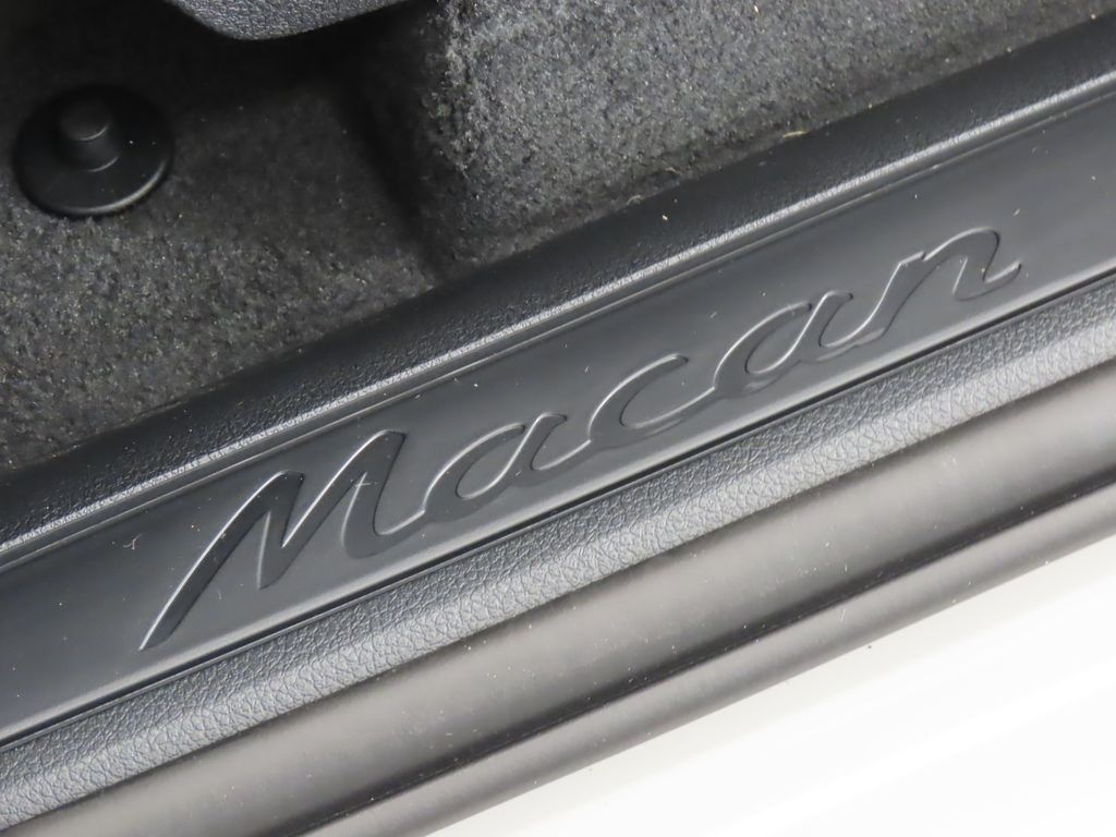 2024 Porsche Macan  39