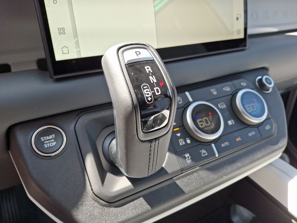 2025 Land Rover Defender 110 12
