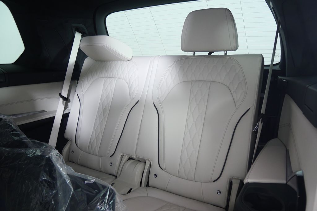 Thumbnail: 2026 BMW X7 - 20