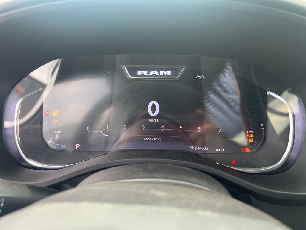 View vehicle photo 7