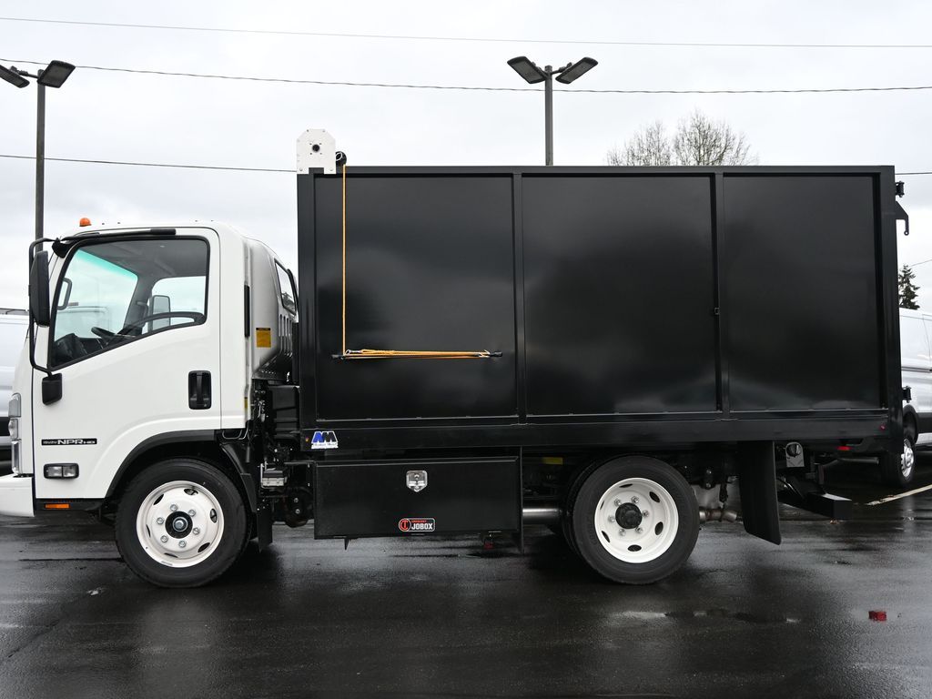 2025 Isuzu NPR HD 