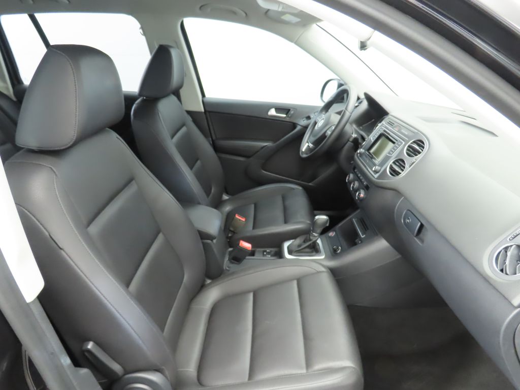 Thumbnail: 2016 Volkswagen Tiguan - 18