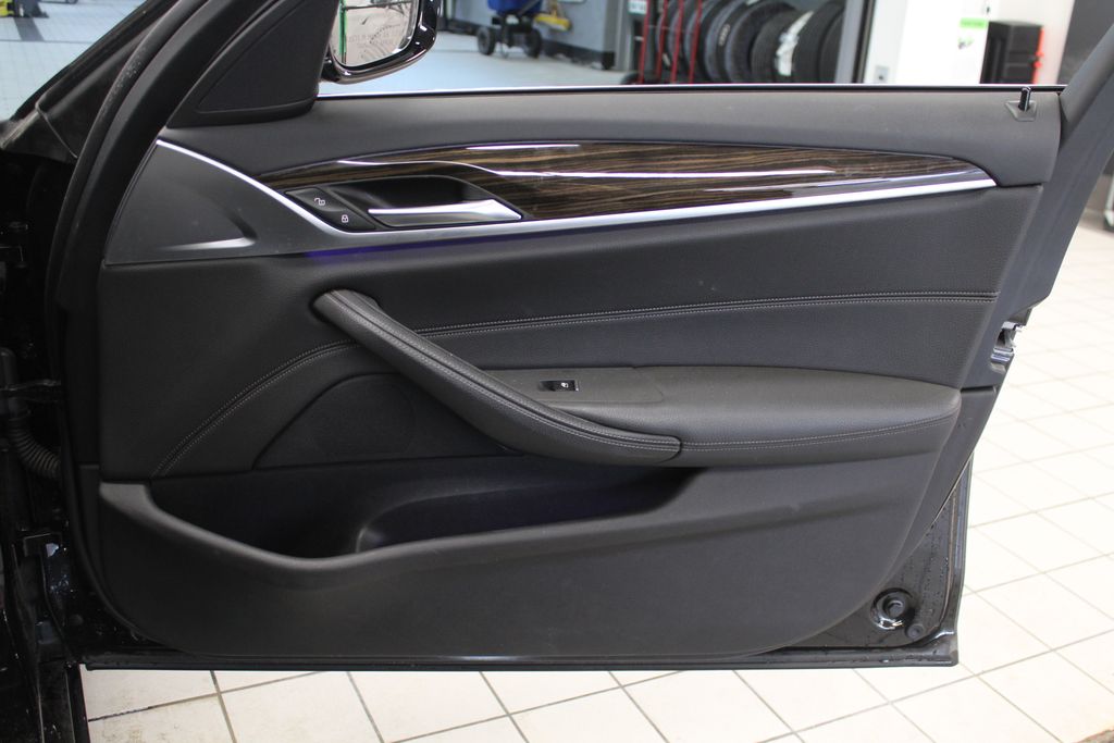 Thumbnail: 2019 BMW 5 Series - 27