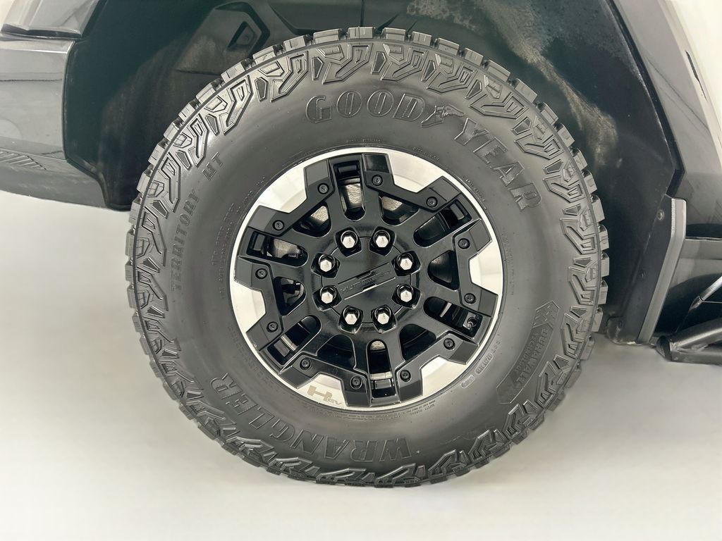 Used 2023 White GMC Edition 1 image 32