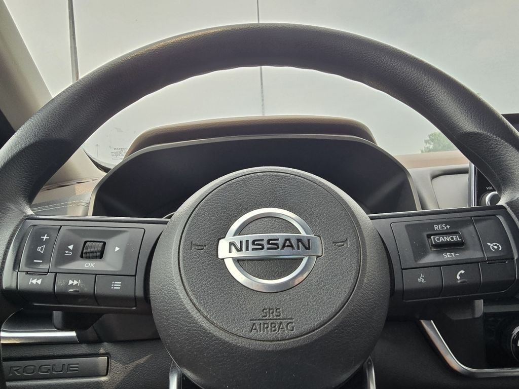 Used 2021 White Nissan S image 24