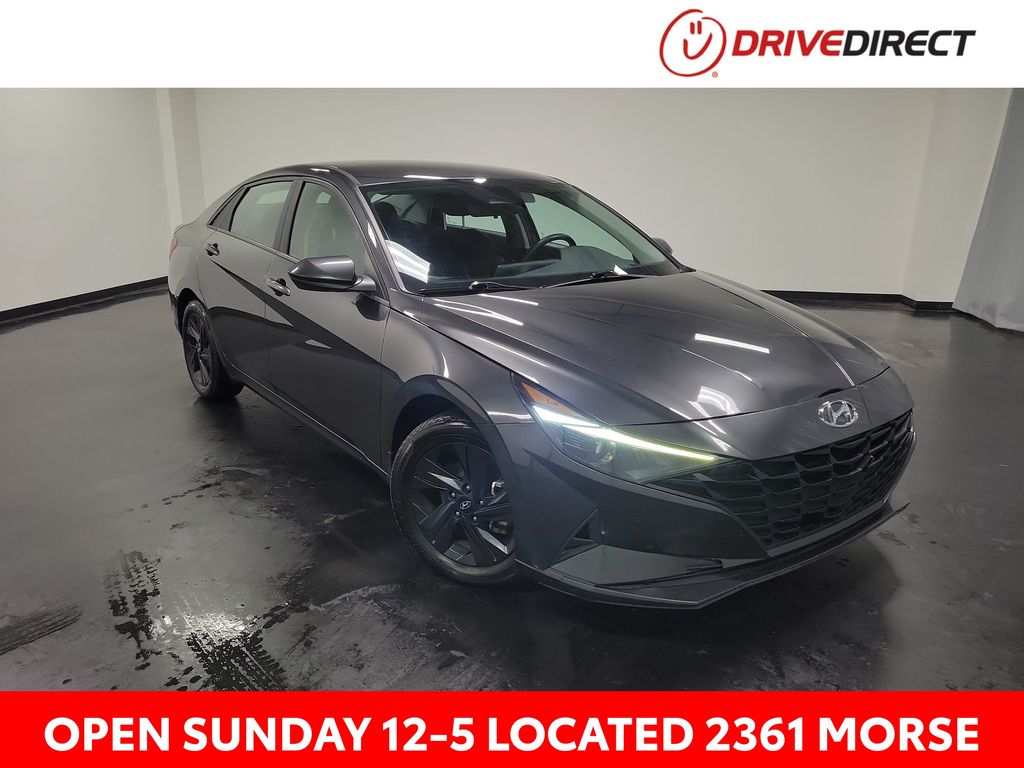 2022 Hyundai Elantra SEL FWD