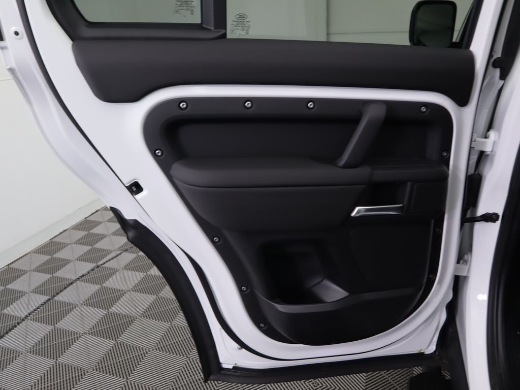 2025 Land Rover Defender 130 28
