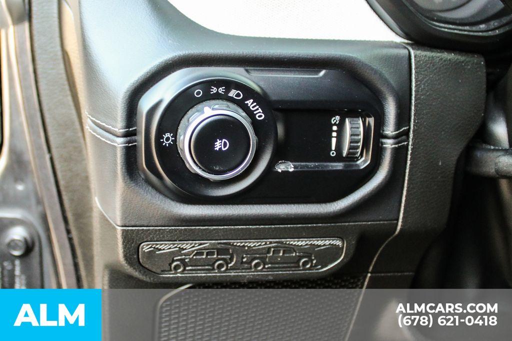 Used 2025 Gray Jeep Sahara image 31