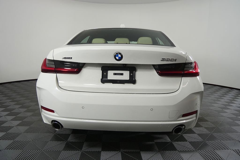 Thumbnail: 2024 BMW 3 Series - 4