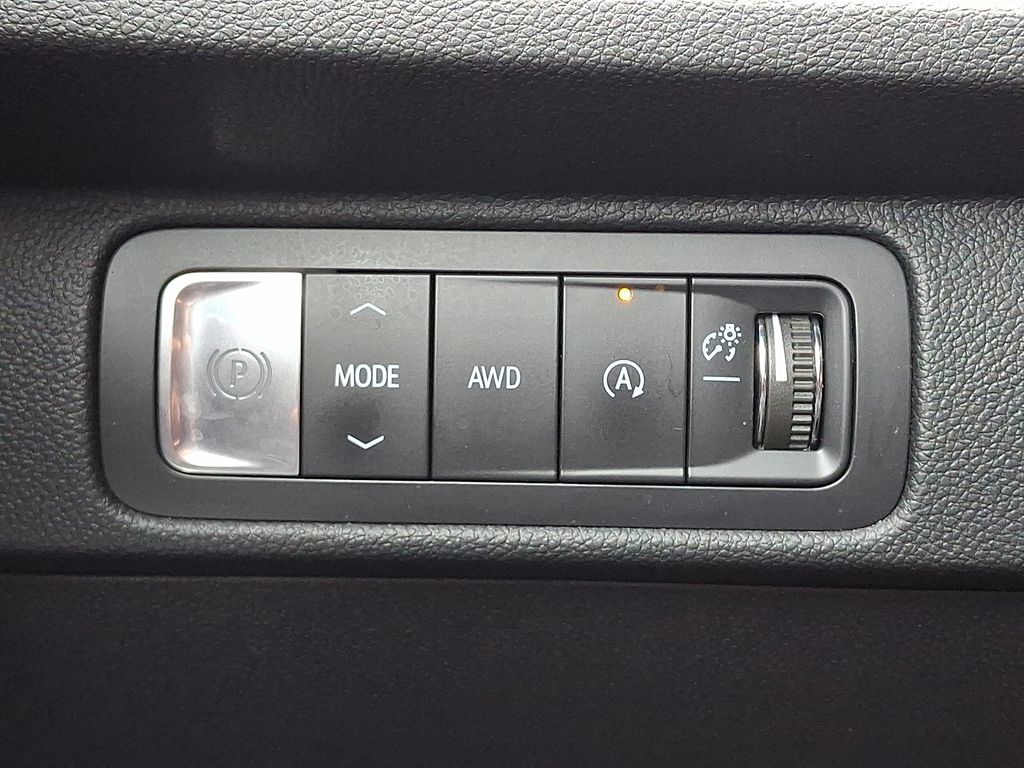 used 2025 Chevrolet Traverse car, priced at $39,629