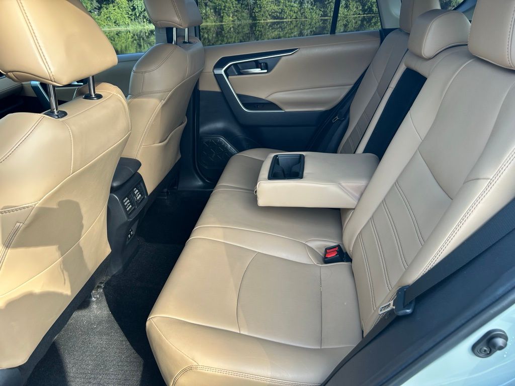 2019 Toyota RAV4 XLE Premium 13