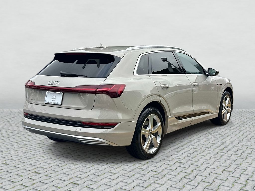 Thumbnail: 2019 Audi e-tron - 5