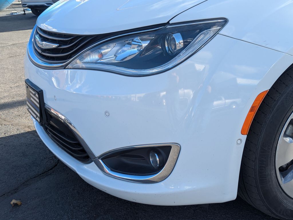 2018 Chrysler Pacifica Hybrid Limited 12