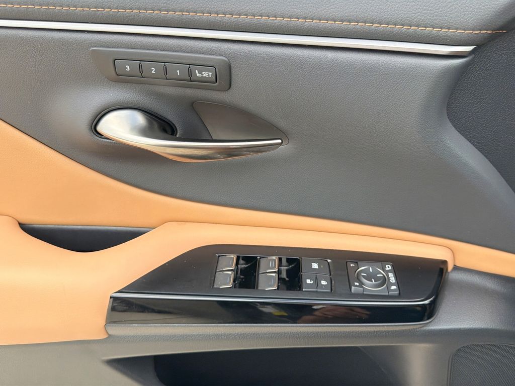Thumbnail: 2024 Lexus ES - 29