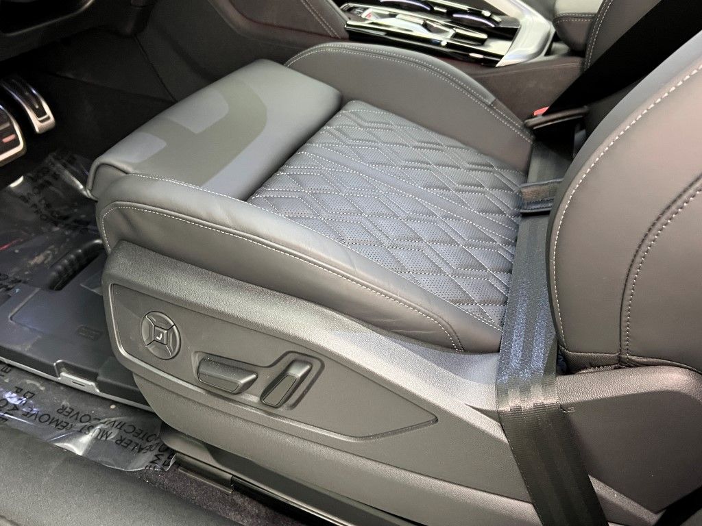 Thumbnail: 2025 Audi SQ5 - 26