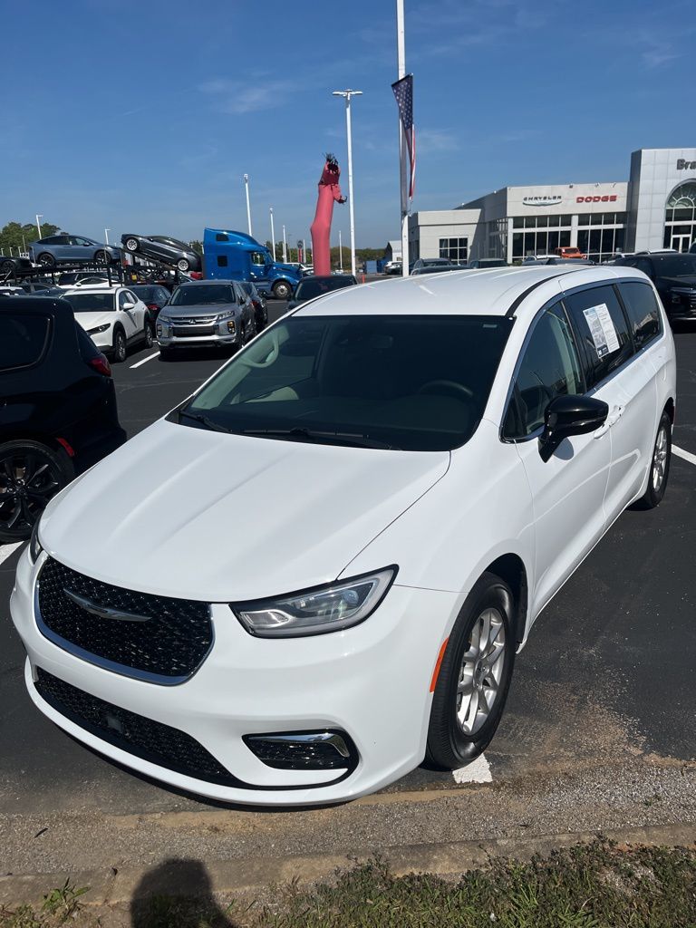 Bright White Clearcoat 2024 Chrysler Pacifica Touring L FWD Minivan Front-Wheel Drive 9-Speed Automatic