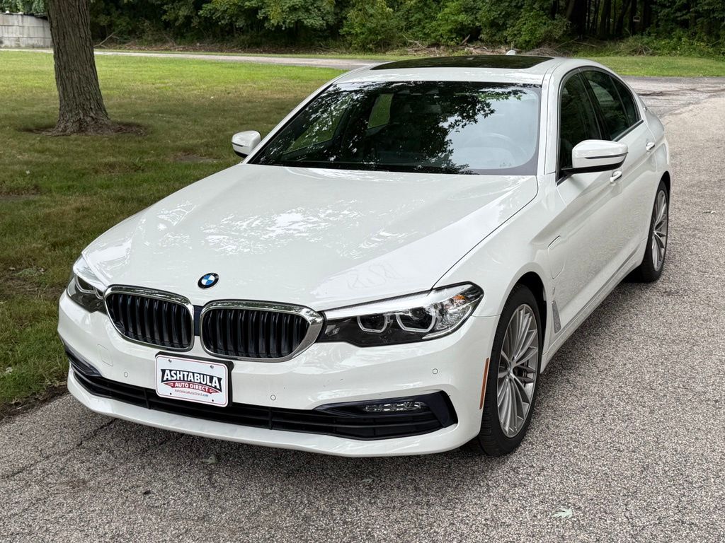 Alpine White 2018 BMW 5 Series Sedan All-Wheel Drive 8-Speed Automatic