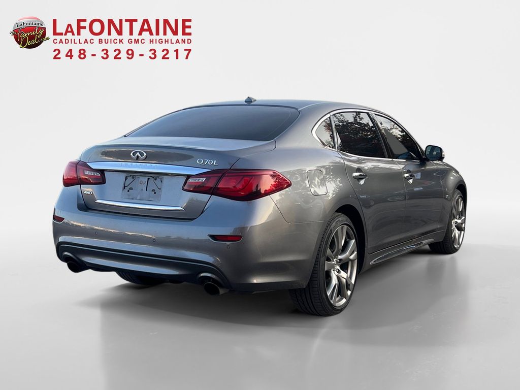 2016 INFINITI Q70L 5.6X 7