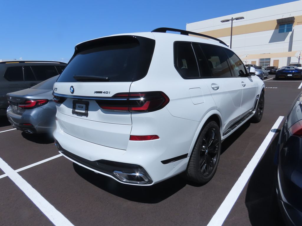 Thumbnail: 2023 BMW X7 - 3