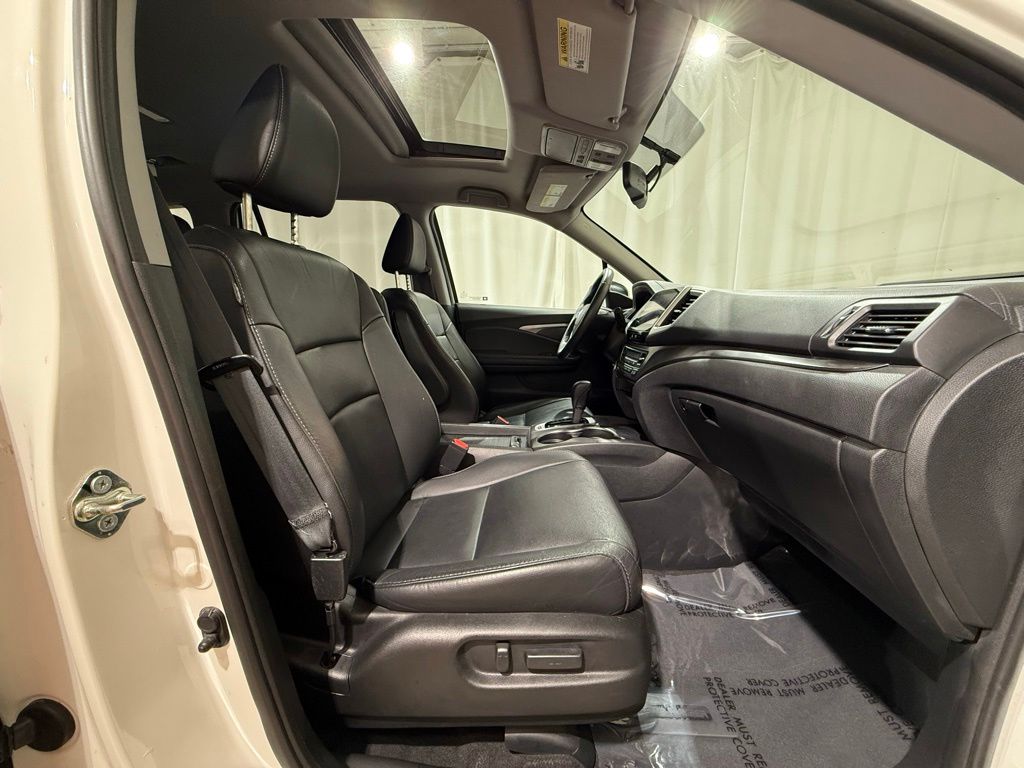 Thumbnail: 2017 Honda Pilot - 24