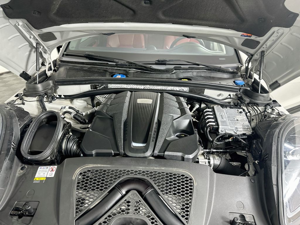 Thumbnail: 2023 Porsche Macan - 31