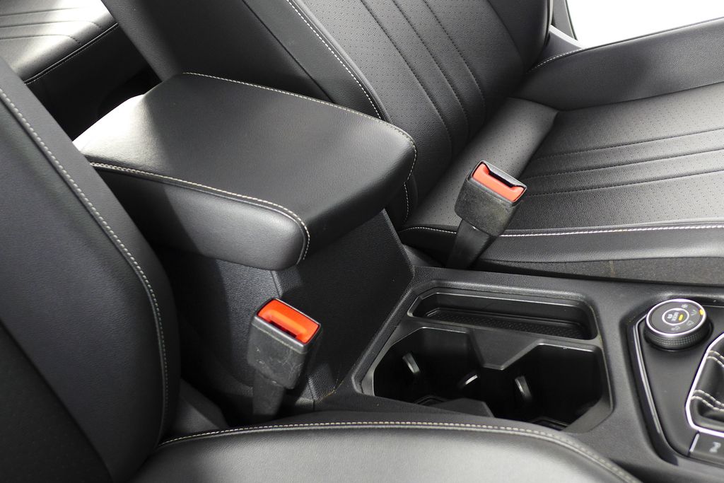 Thumbnail: 2022 Volkswagen Tiguan - 16