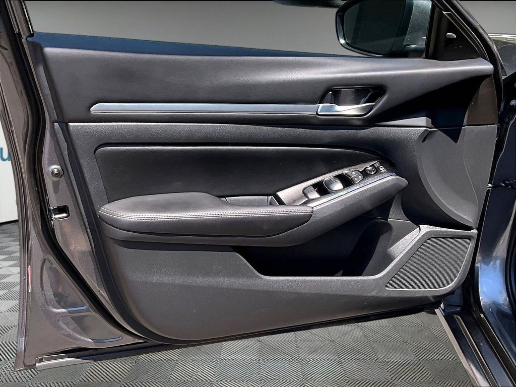 2023 Nissan Altima — photo 9