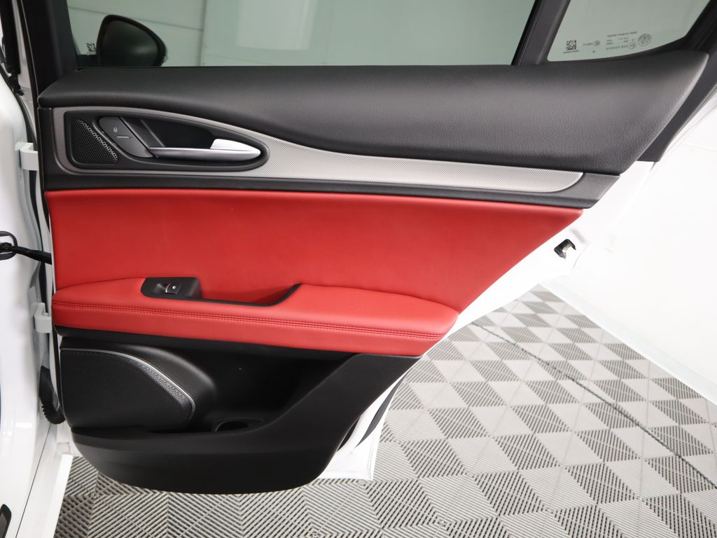 Thumbnail: 2021 Alfa Romeo Stelvio - 28