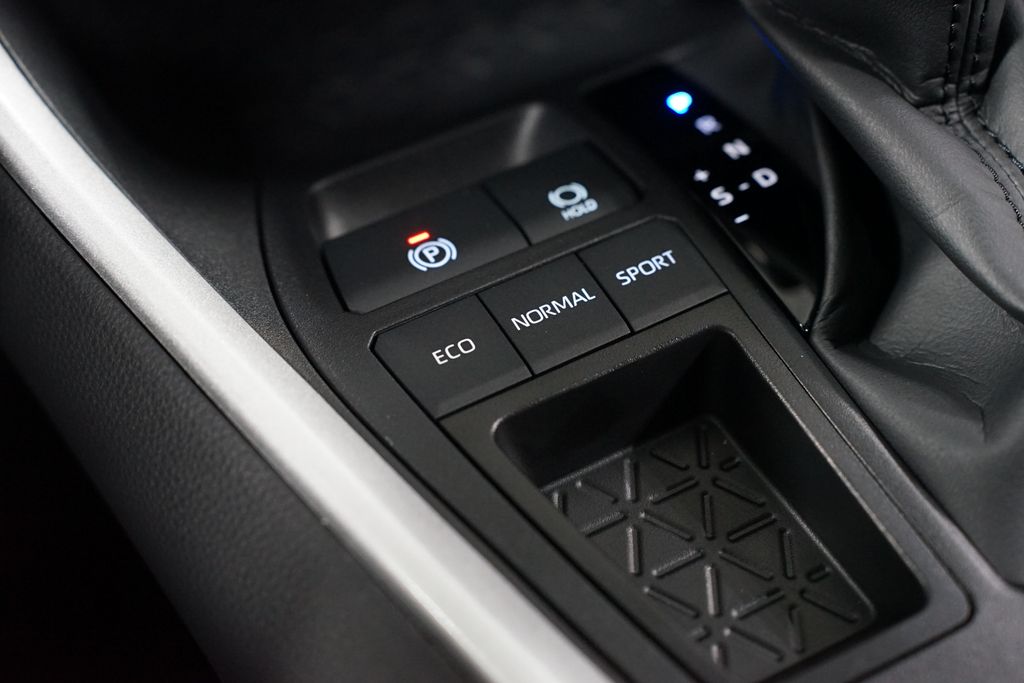 Thumbnail: 2025 Toyota RAV4 - 22