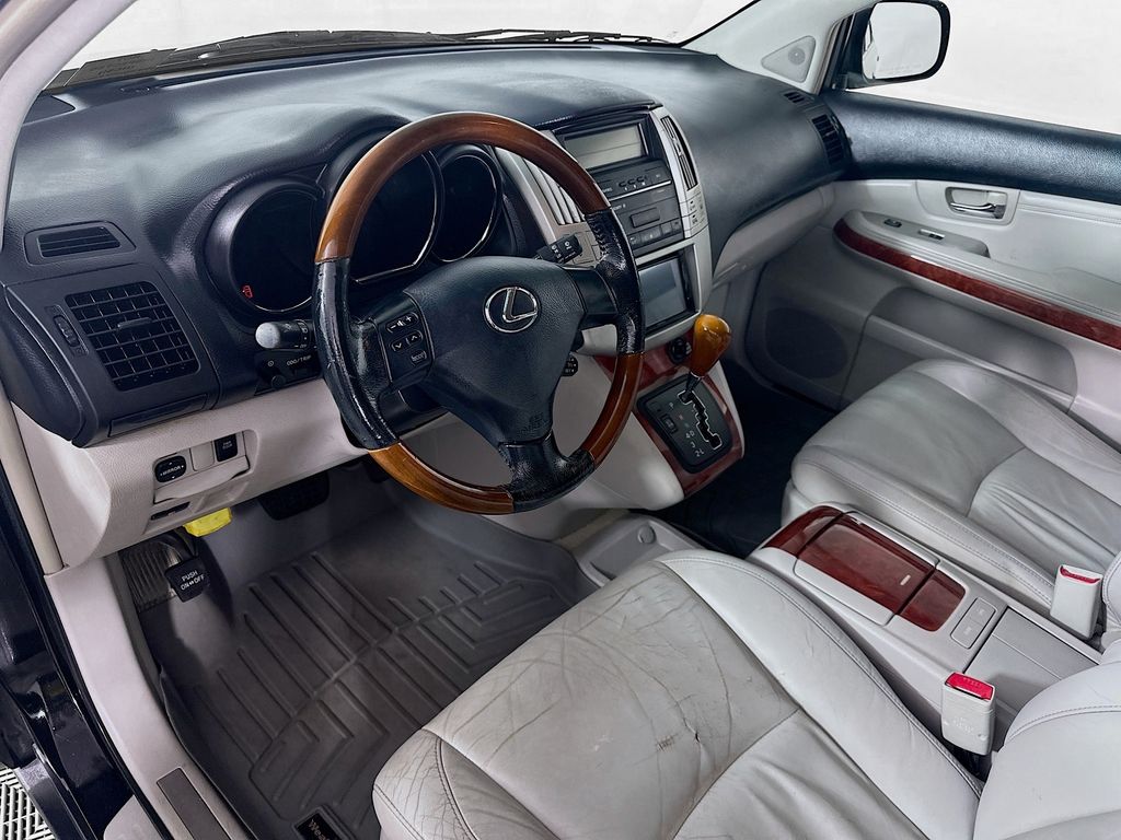 Used 2005 Black Lexus 330 image 26