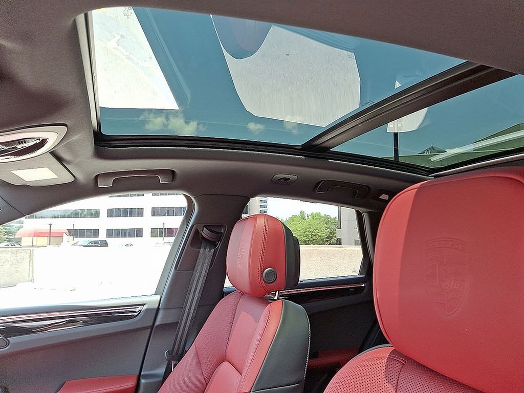 Thumbnail: 2025 Porsche Macan - 16