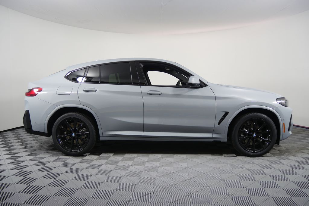 Thumbnail: 2025 BMW X4 - 2