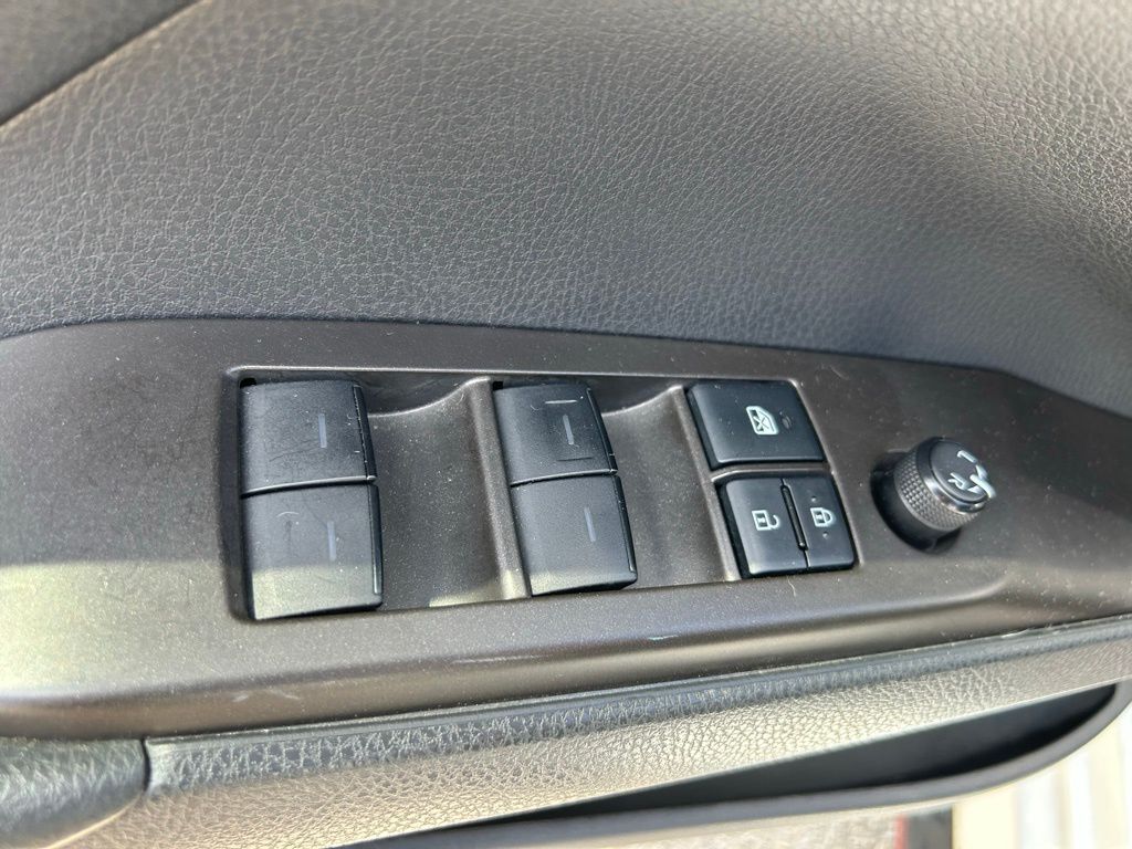 Thumbnail: 2021 Toyota Camry - 17