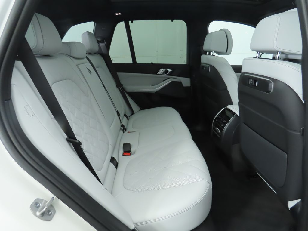 Thumbnail: 2026 BMW X5 - 23