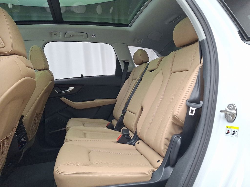 Thumbnail: 2025 Audi Q7 - 6