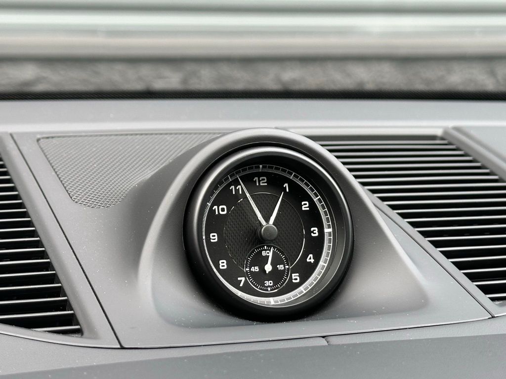 Thumbnail: 2025 Porsche Macan - 32