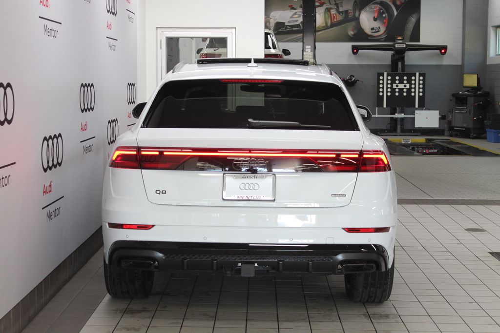 Thumbnail: 2026 Audi Q8 - 5