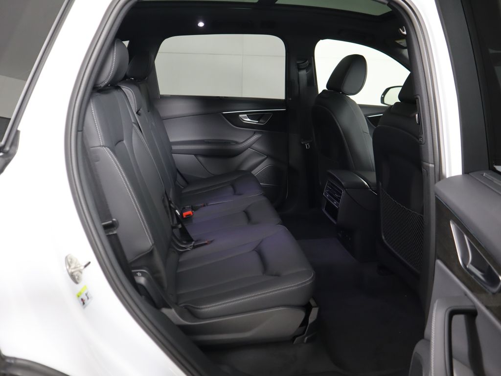 Thumbnail: 2026 Audi Q7 - 25