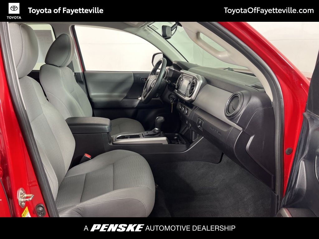 Thumbnail: 2016 Toyota Tacoma - 6