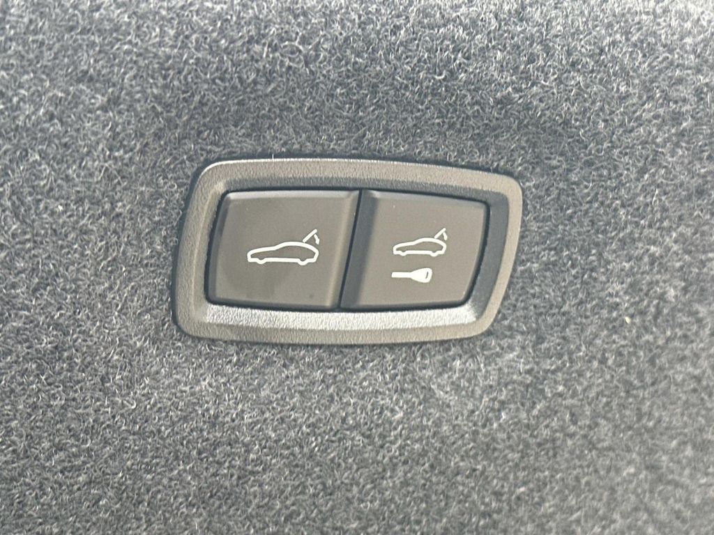 Thumbnail: 2021 Porsche Taycan - 26