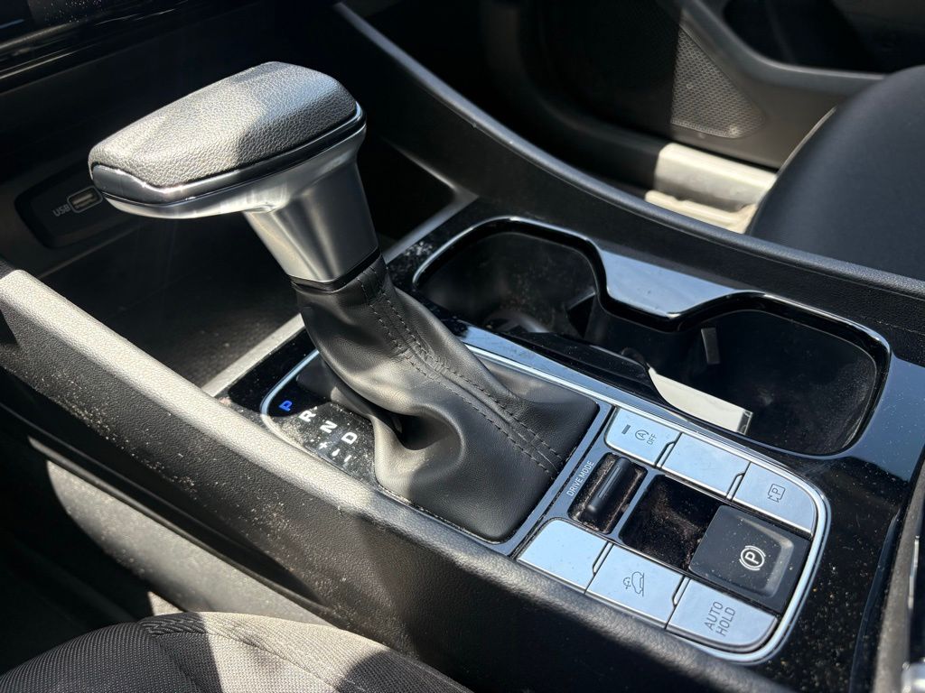 Used 2024 Black Hyundai SE image 23