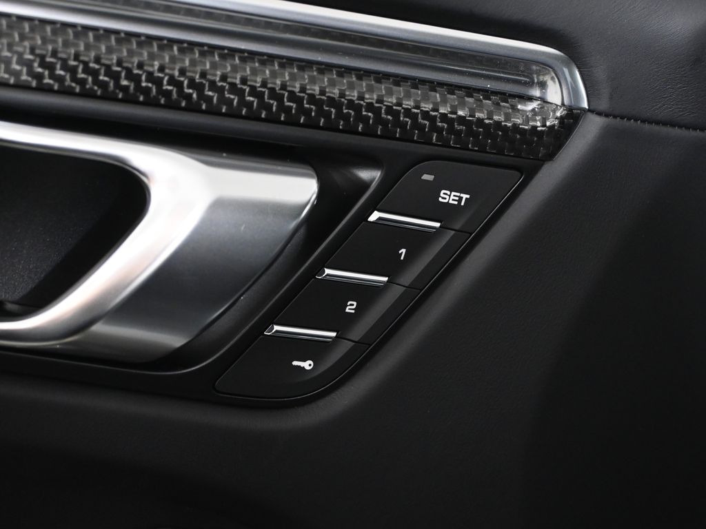 Thumbnail: 2026 Porsche Macan - 32