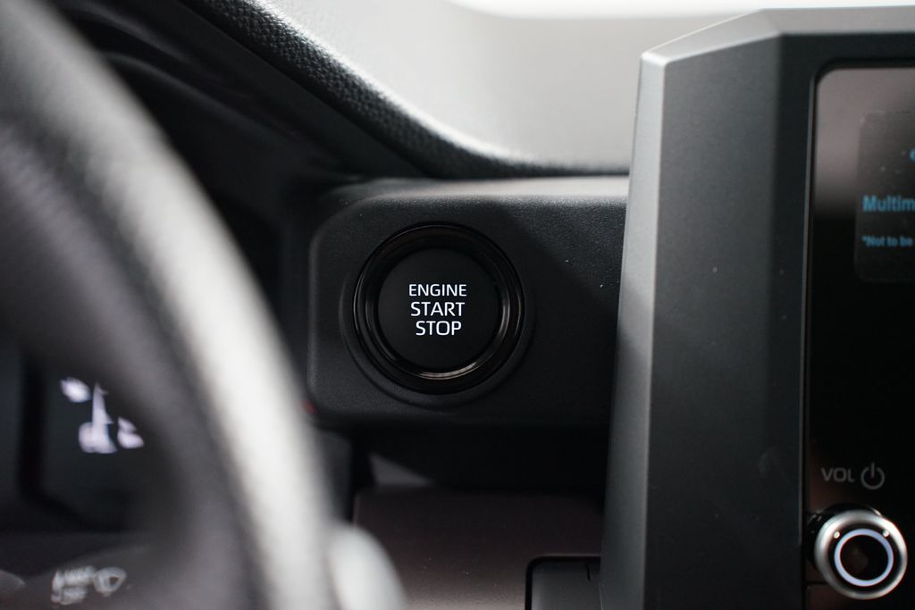 2025 Toyota Tacoma SR5 18
