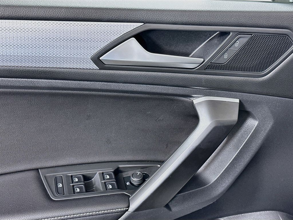 Thumbnail: 2024 Volkswagen Tiguan - 17