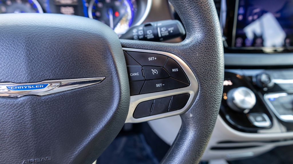 Used 2017 Chrysler Pacifica Touring L 4D Passenger Van