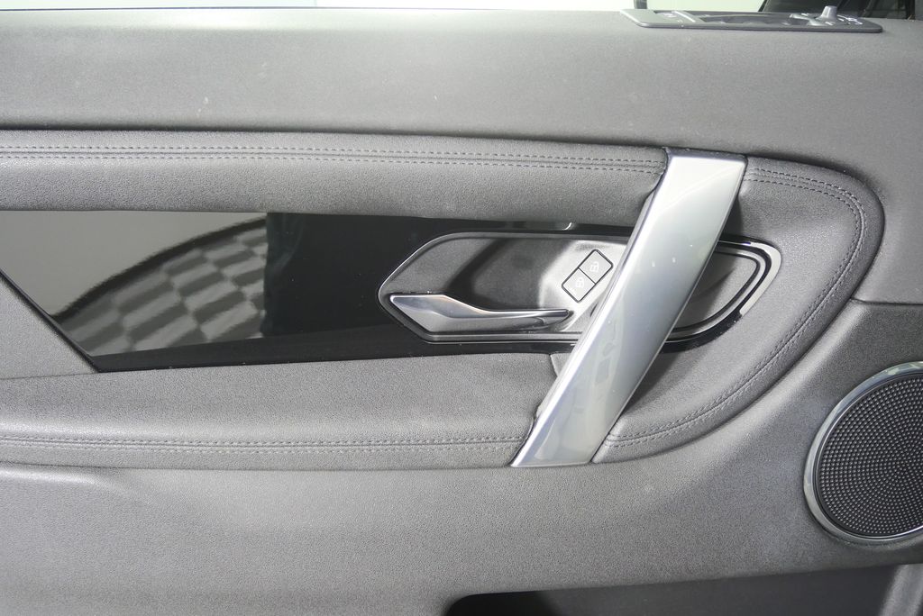 Thumbnail: 2021 Land Rover Discovery Sport - 9