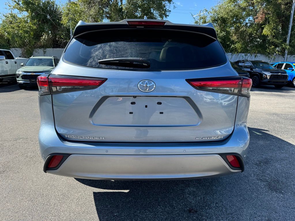 2023 Toyota Highlander Platinum 7