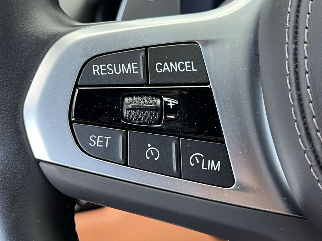 2024 BMW 8 Series 840i 25